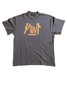 1/1 Graphite Barbed Wire Neck Tee